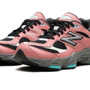 New Balance Women's Pink and Gray Sneakers